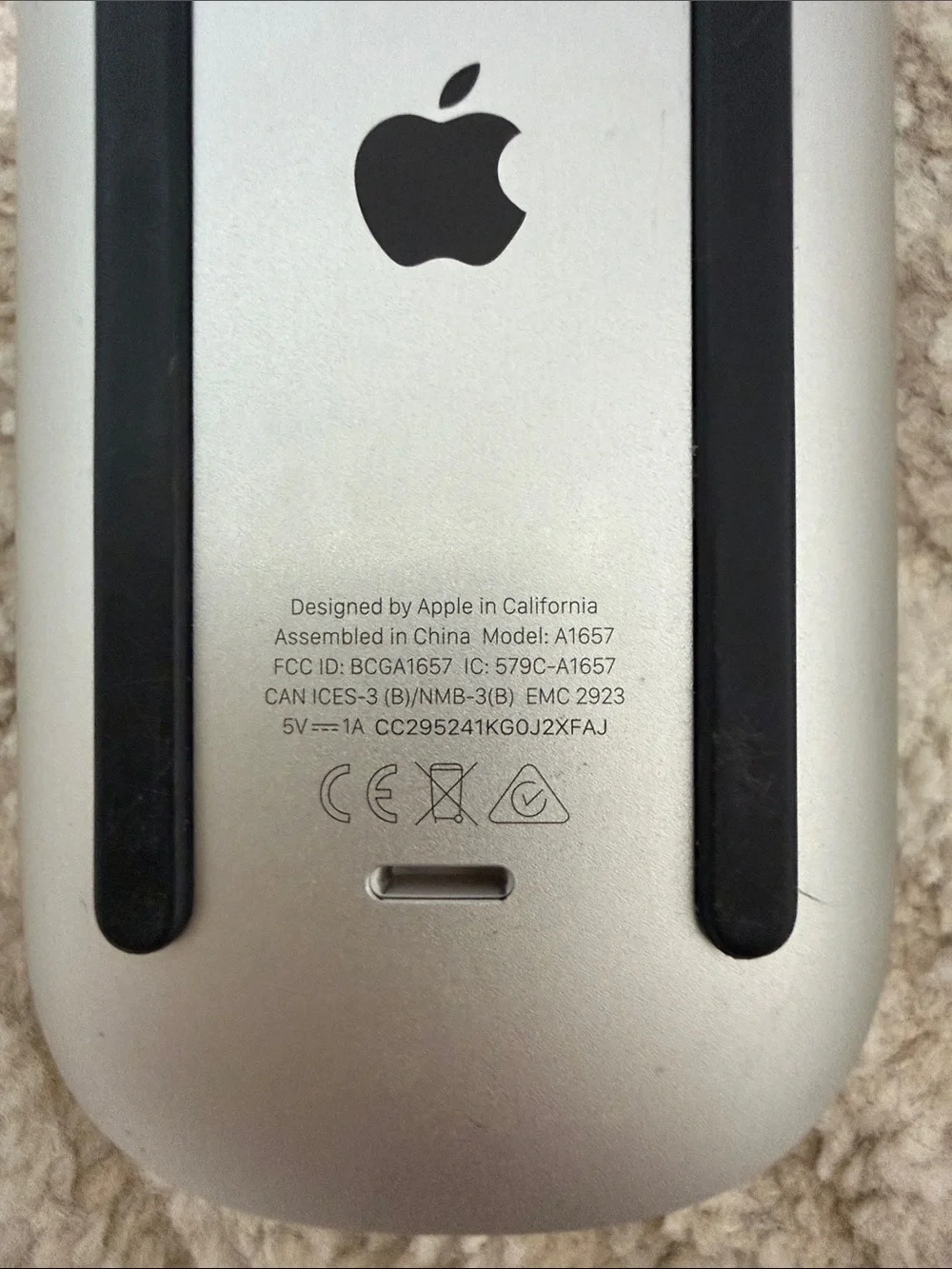 Apple White Magic Mouse - Smooth Multi-Touch Bluetooth Mouse